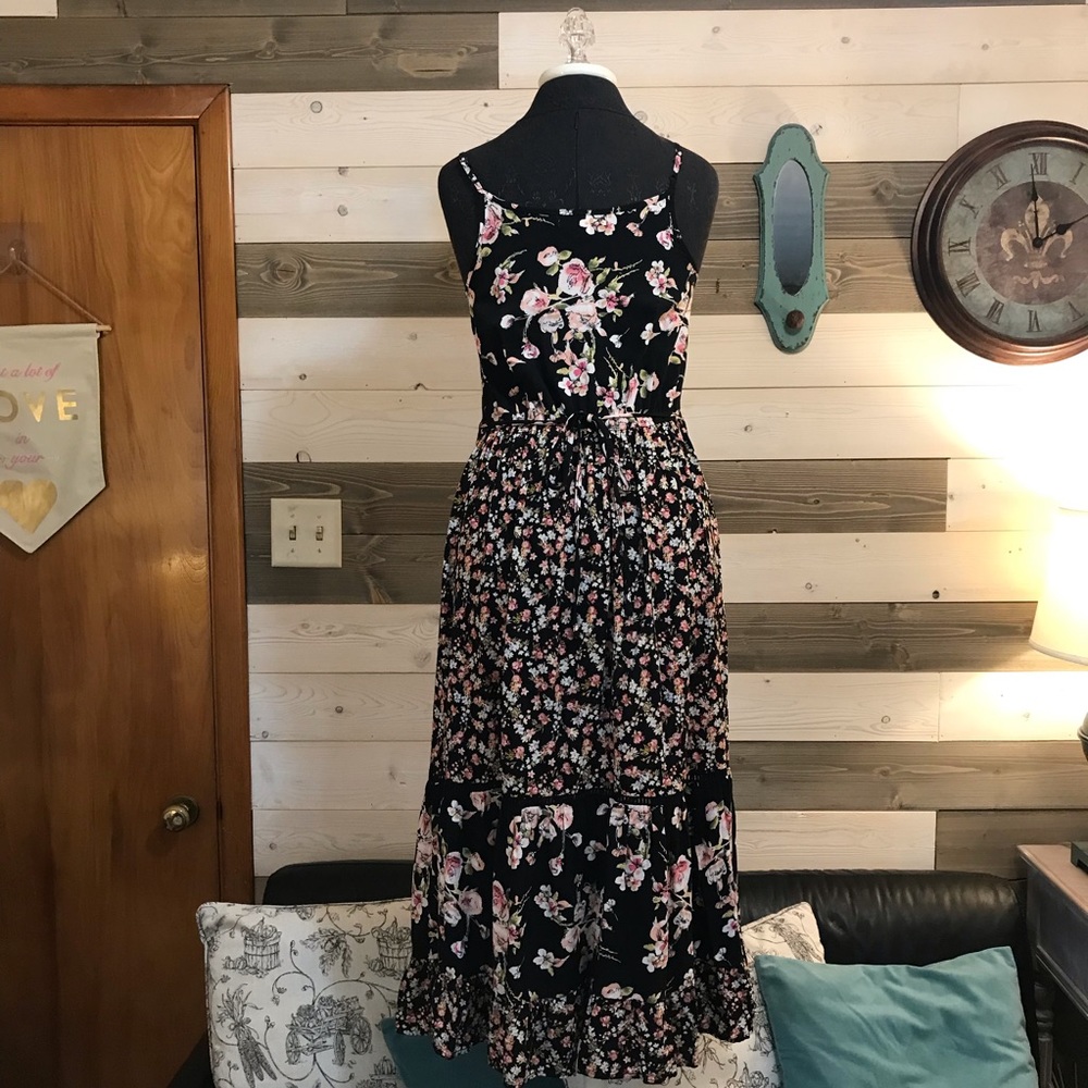 Band of Gypsies ⚜️ Head to Toe Floral Tiered Maxi Dress - Picture 6 of 10